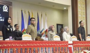 PIMPIN-PARIPURNA-Ketua-DPRD-Provinsi12